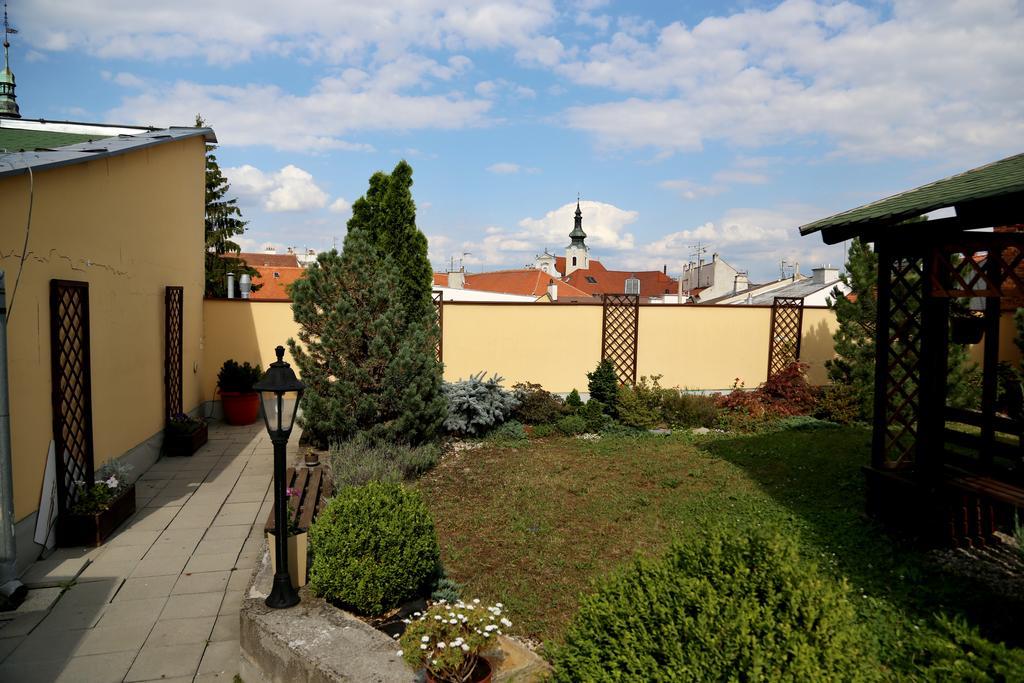 Apartments Kromeriz Exterior photo